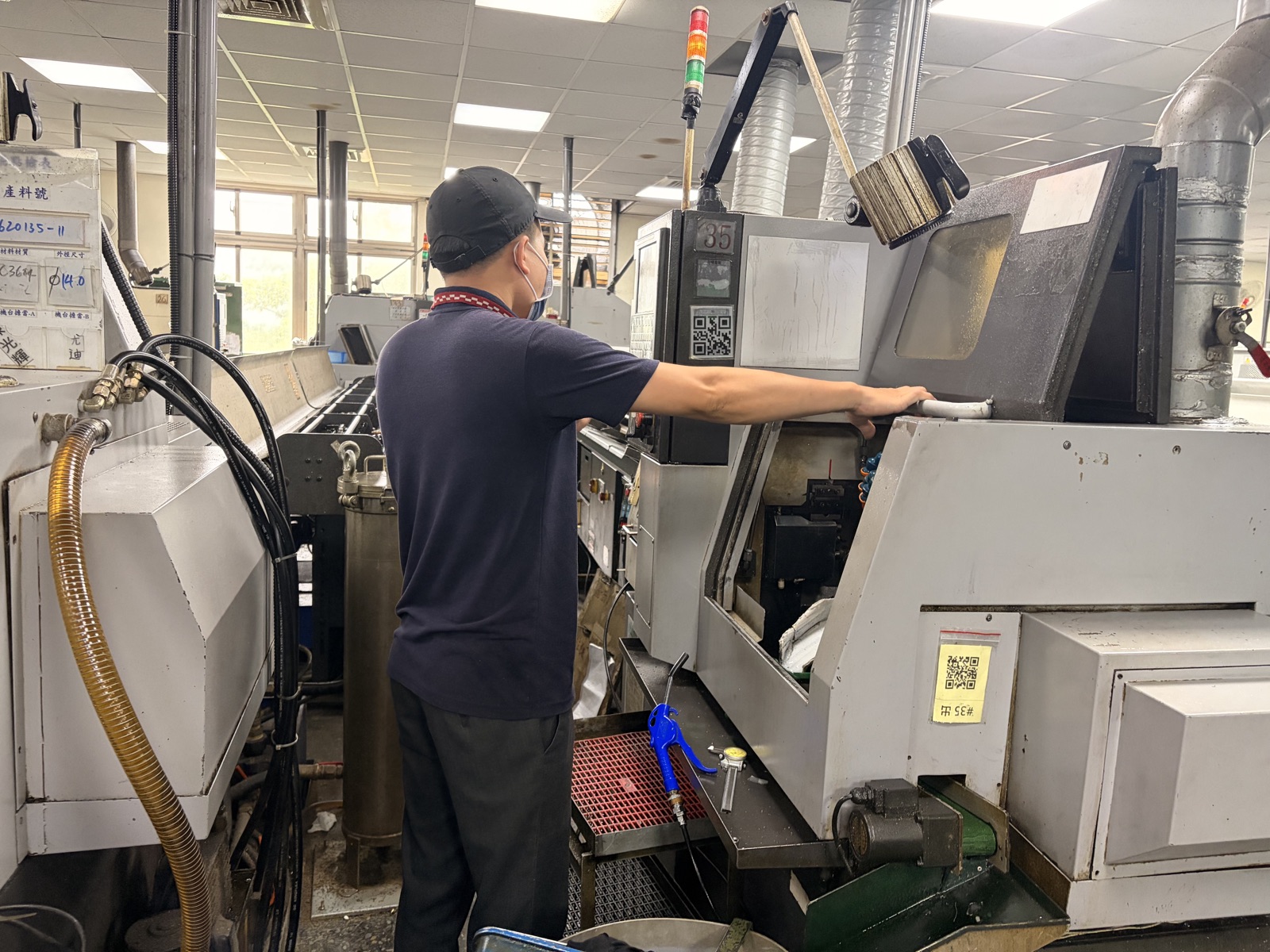 Production machinery at Re Hong Technology